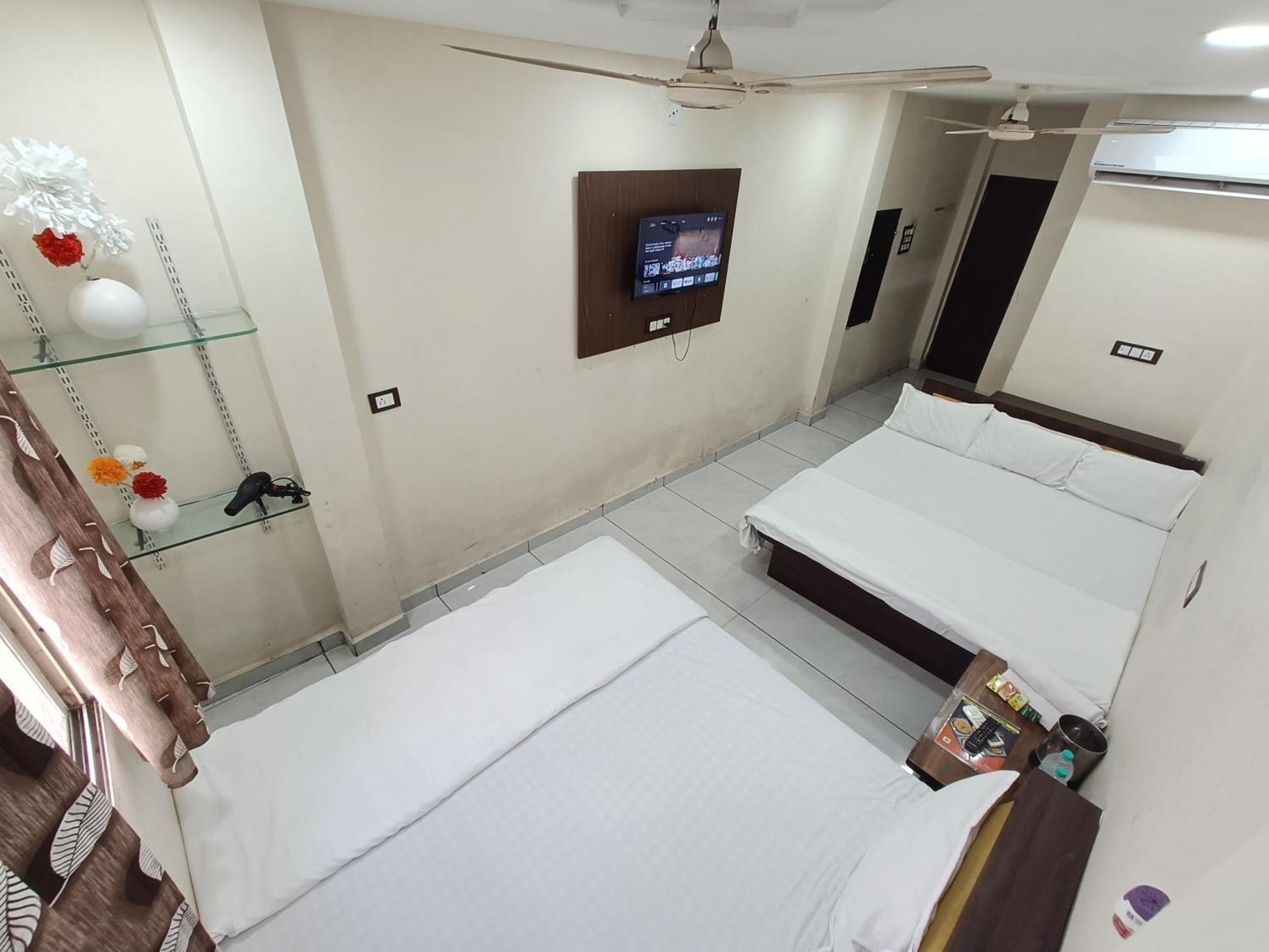 Hotel S Tower Удджайн Экстерьер фото