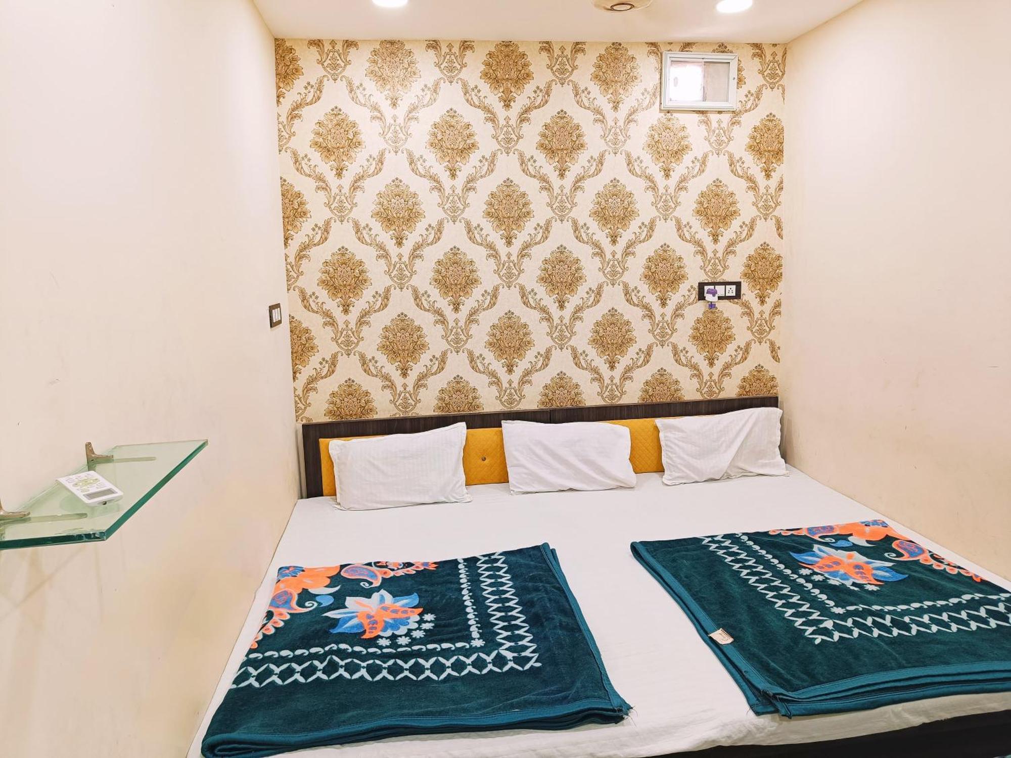 Hotel S Tower Удджайн Экстерьер фото